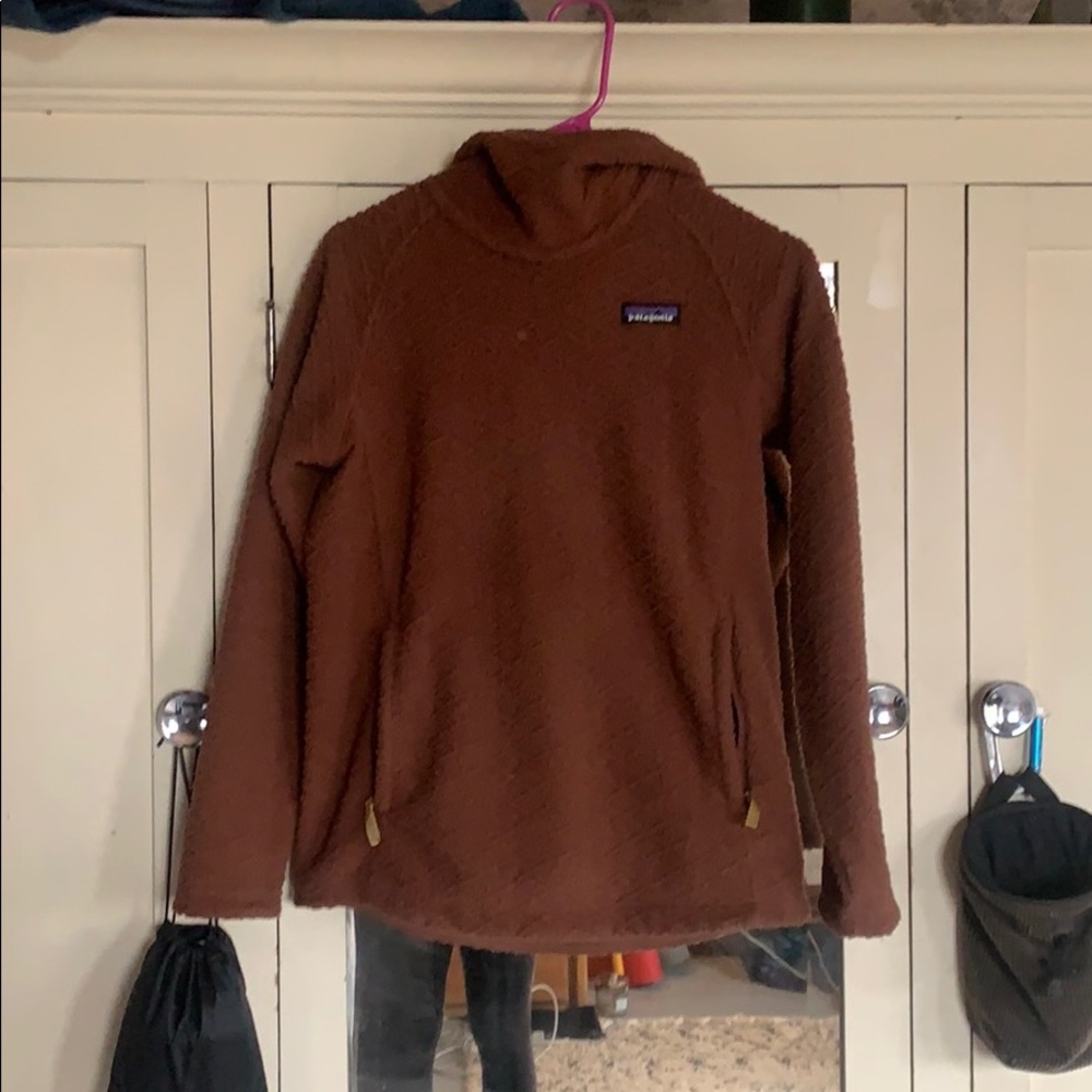 Patagonia sweater 100% polyester.
